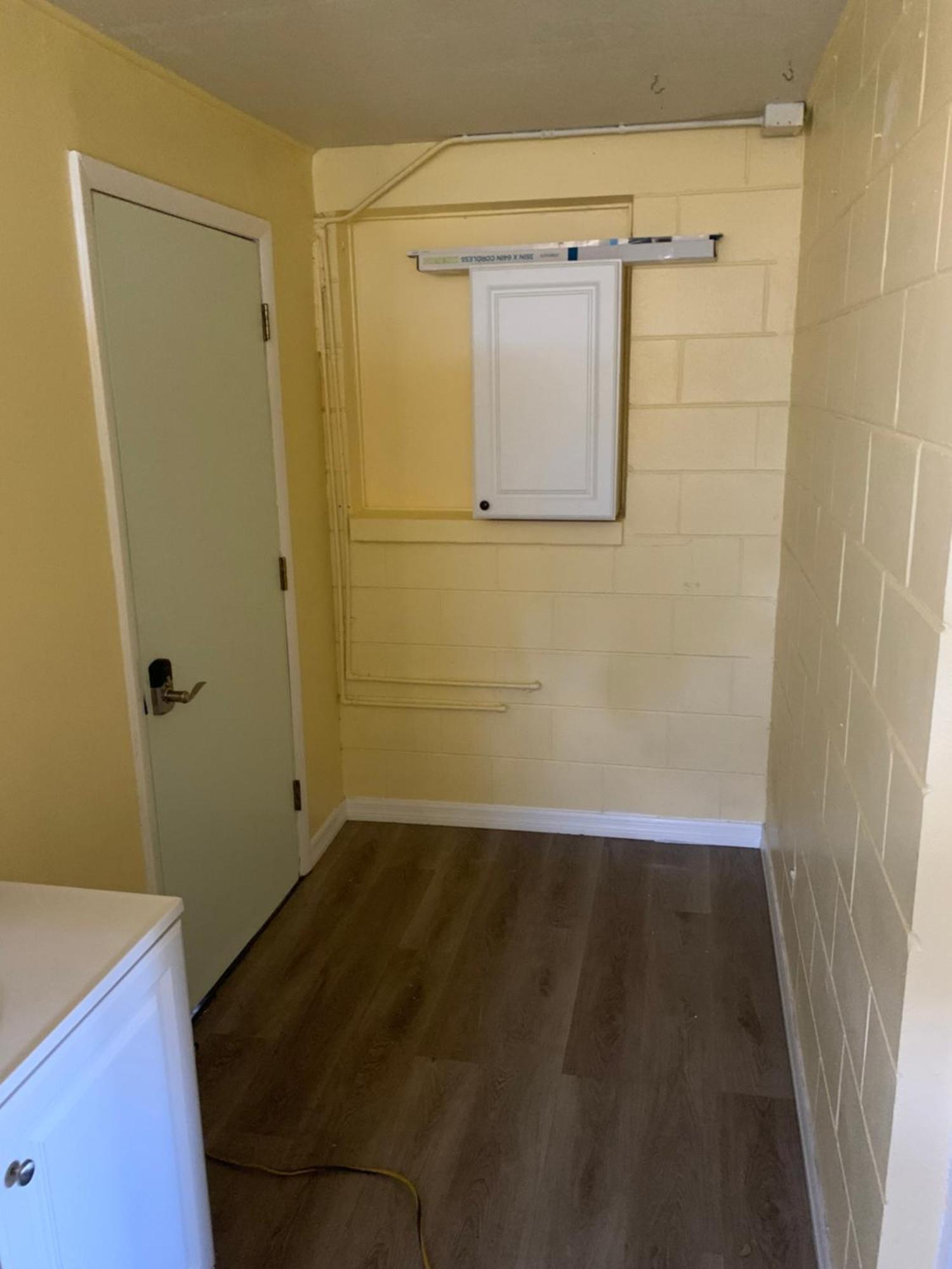 Private With Private Bathroom Entrance Porch And Driveway *