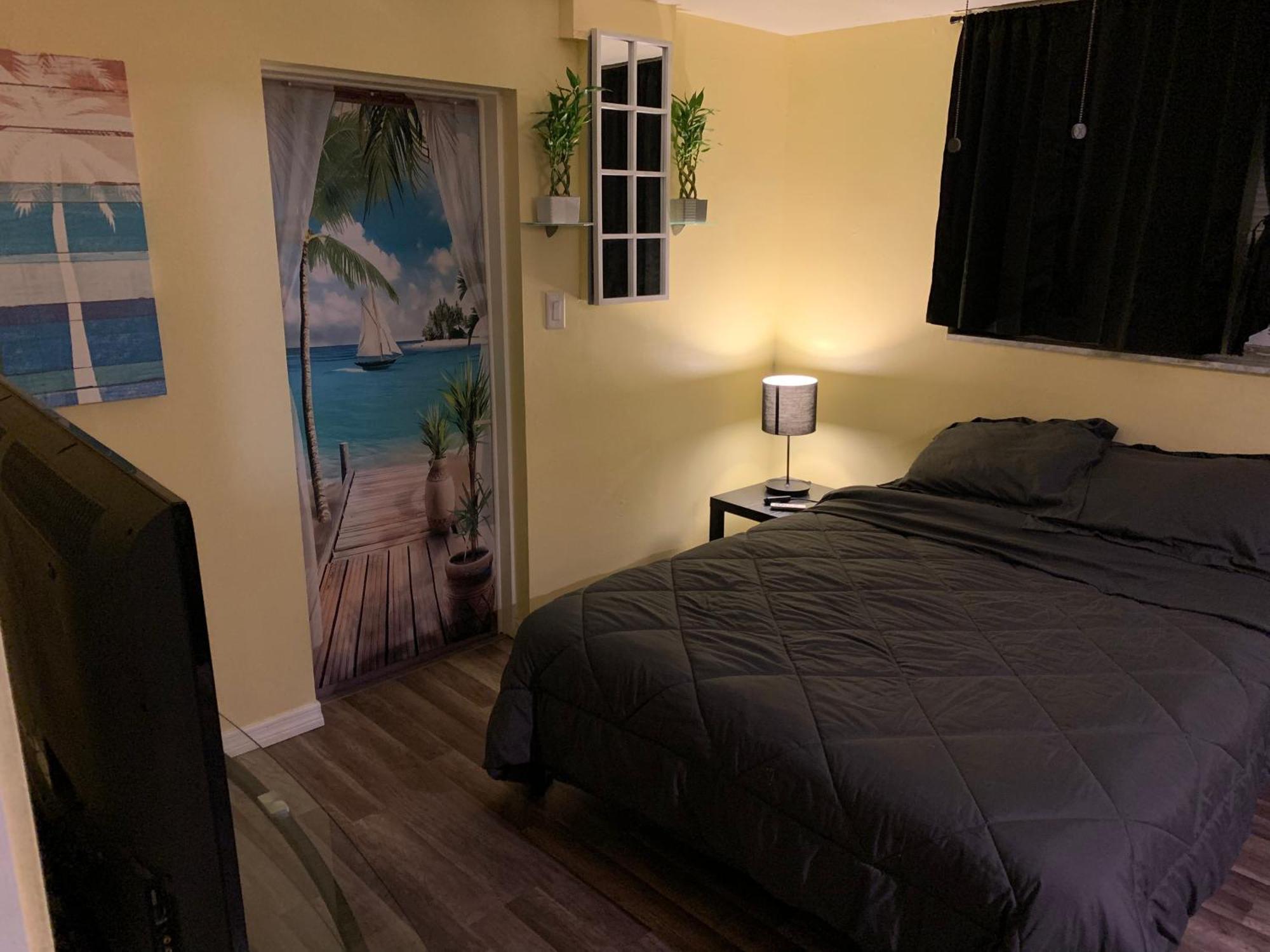 Private With Private Bathroom Entrance Porch And Driveway * Pinellas Park
